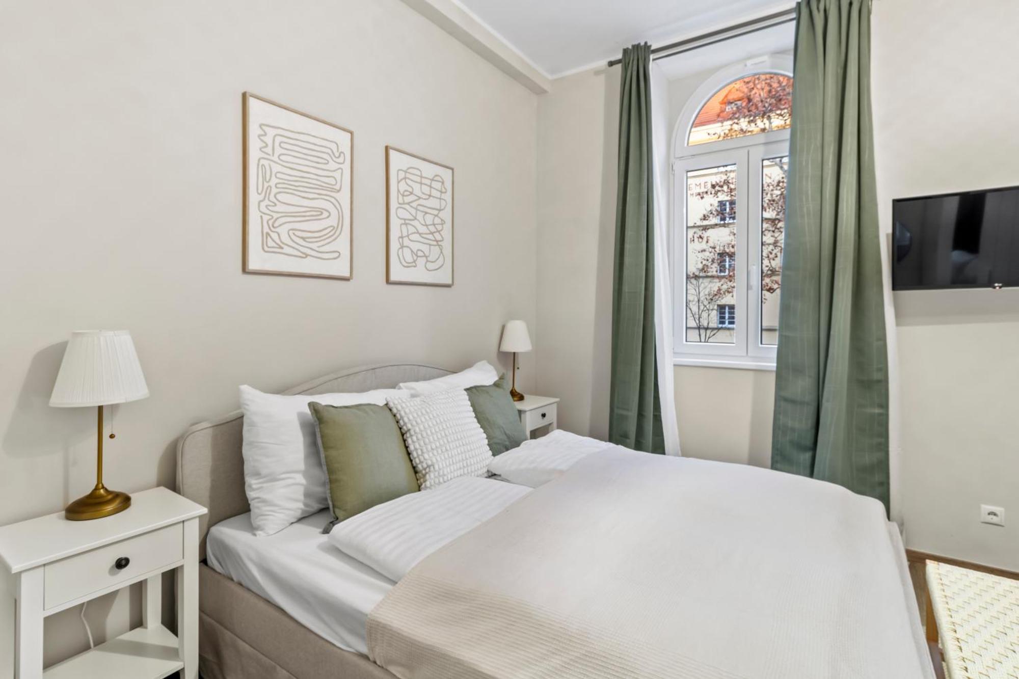 Balkon I Close To S-bahn I 5 Minutes To Mall Apartment *